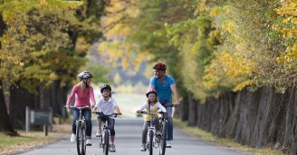 Queenstown Trail Family Biking in Autumn credit Destination Queenstown2